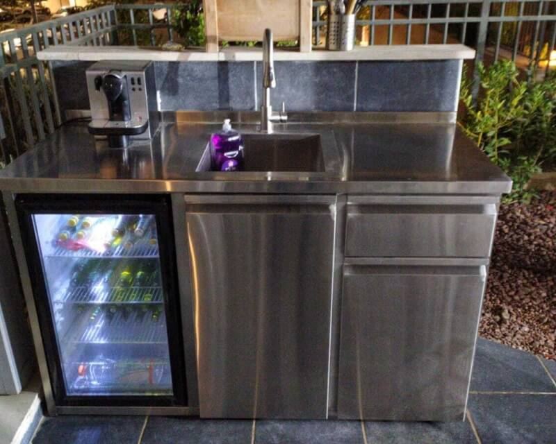 יחידת בר נירוסטה חוץ מקצועית עם כיור ומקרר יינות